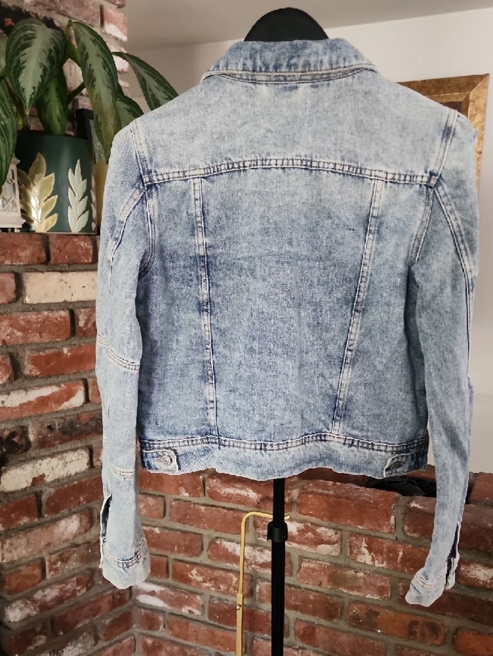 Free People Cropped Distressed Denim Jacket Light Wash Raw Hem - Picture 5 of 12